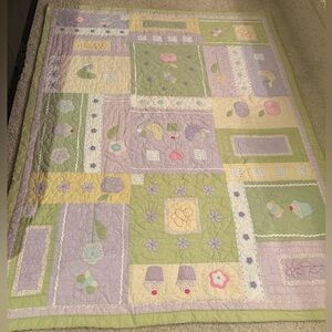 Twin/full size Pottery Barn Quilt, barely used from a smoke free home